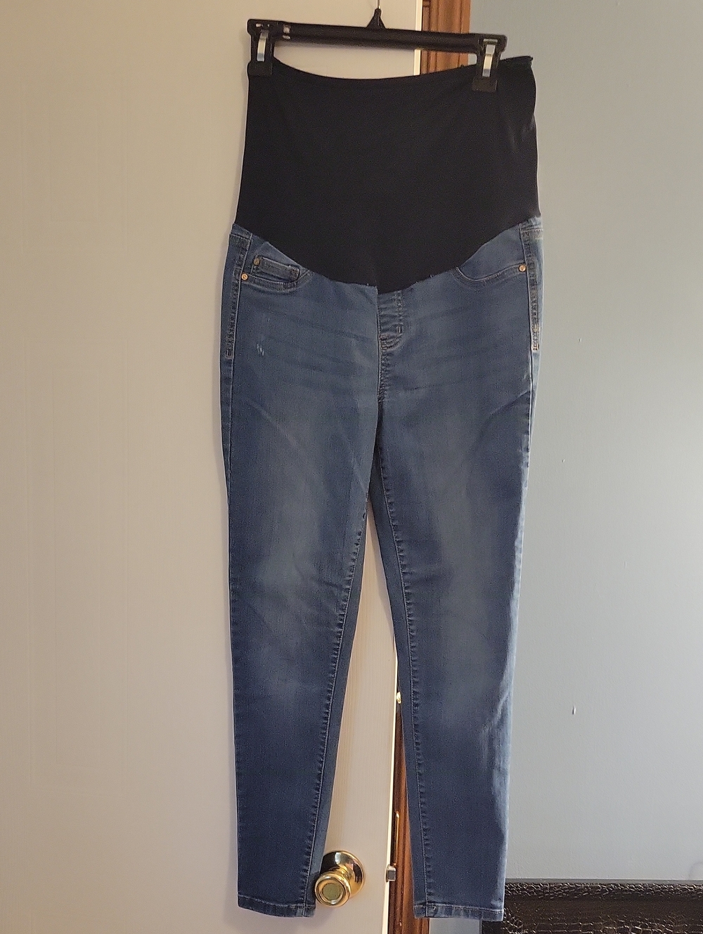 Celebrity + Pink Womwn's Maternity Skinny Jeans with Black Stretch Panel Size L